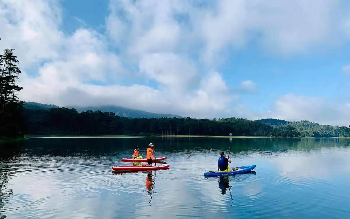 chèo SUP hồ tuyền lâm